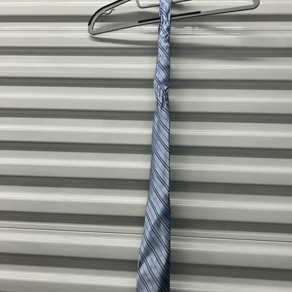 Saks Fifth Avenue Men's Blue Striped Tie – Diagonal Stripes (Pre-Owned)